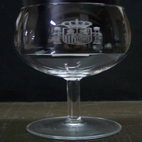 Copa con escudo